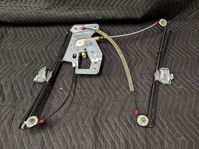 BMW E39 5-Series Front Right Window Regulator 8252392