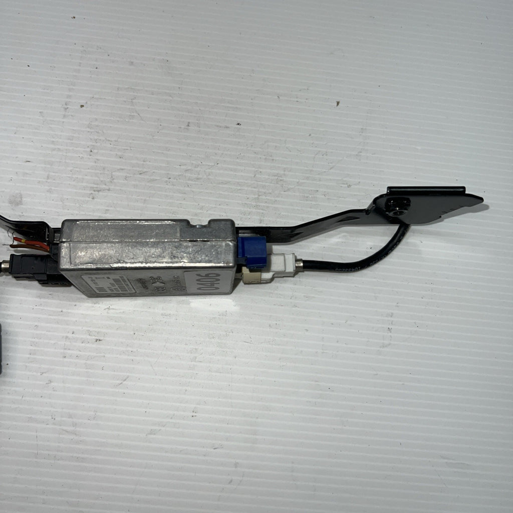 2008-2016 BMW 535I 550I Hub Audio Antenna Control Module w/ Bracket 9123739 OEM.