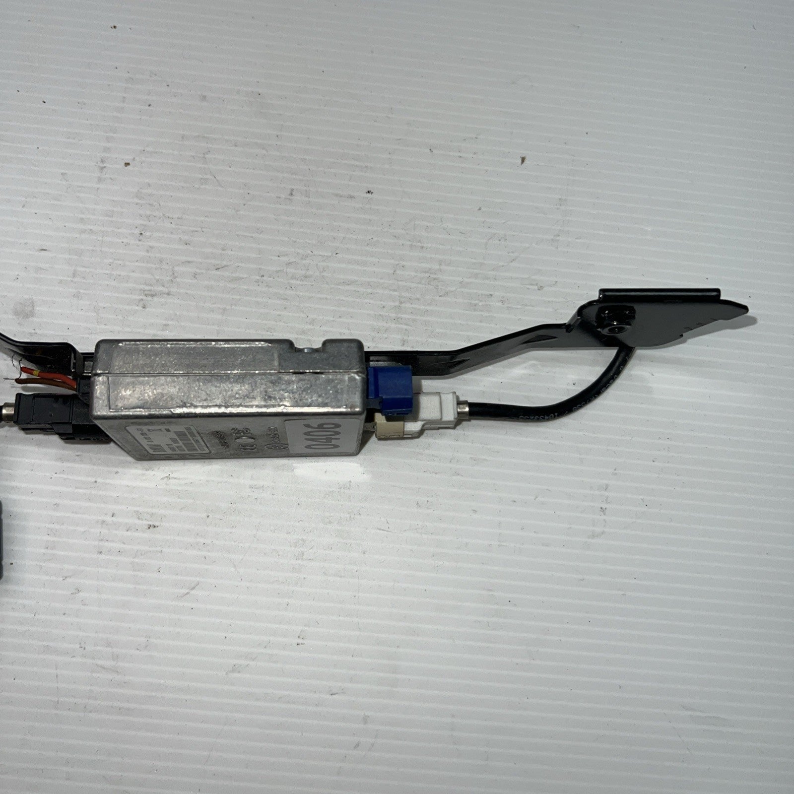 2008-2016 BMW 535I 550I Hub Audio Antenna Control Module w/ Bracket 9123739 OEM.