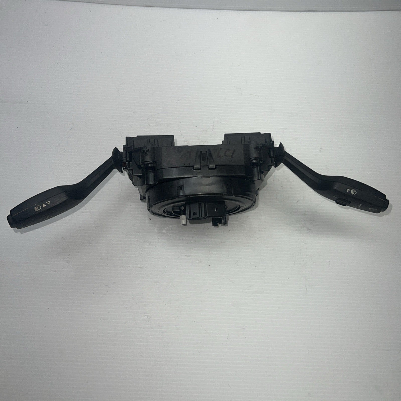 2017-2018 BMW X4 F26 STEERING RING MULTIFUNCTIONAL CONTROL SWITCH OEM