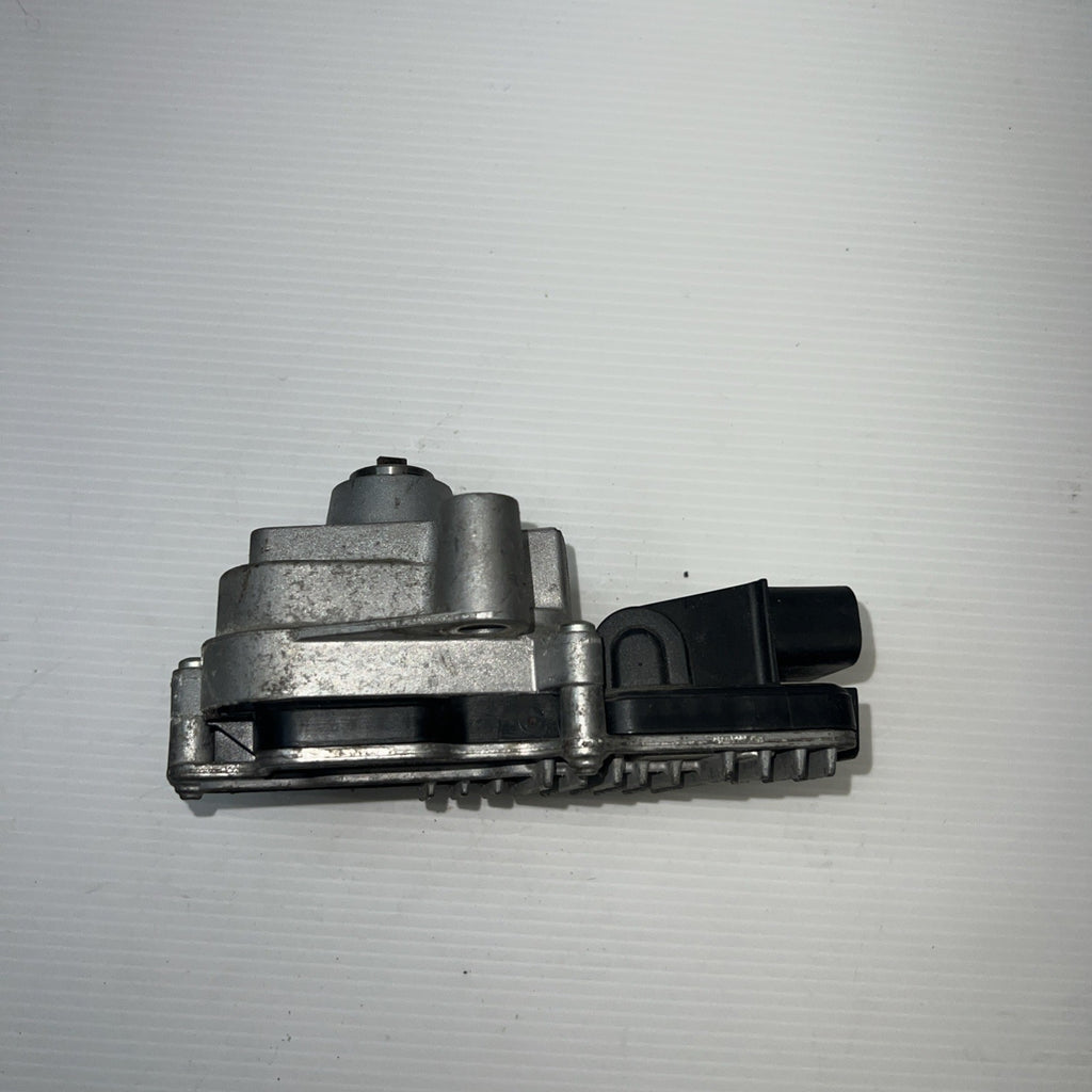 2012-2015 BMW X1 - Transfer CASE Motor / Module 8643153