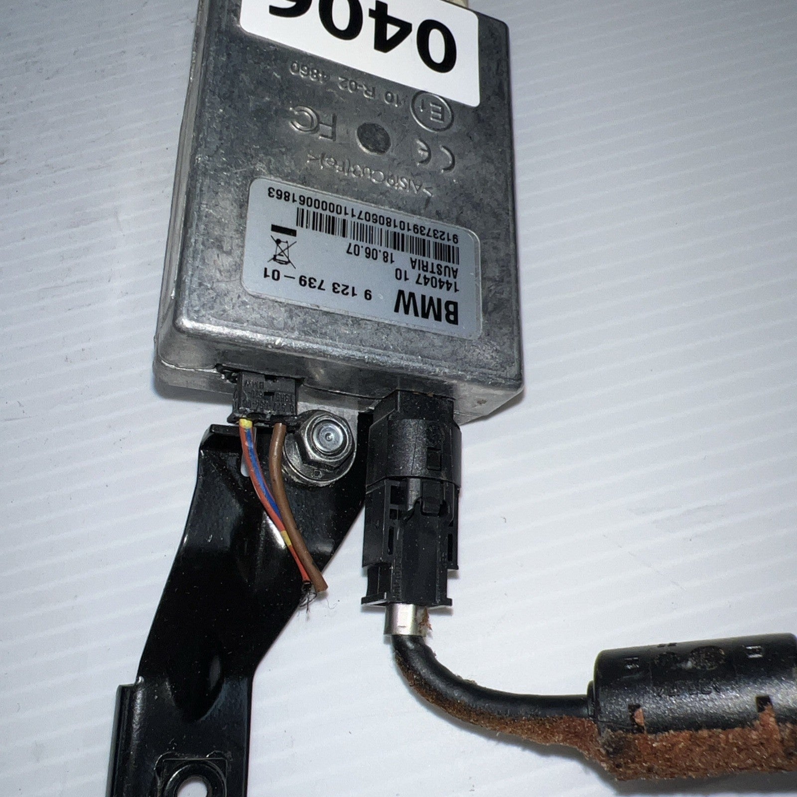 2008-2016 BMW 535I 550I Hub Audio Antenna Control Module w/ Bracket 9123739 OEM.