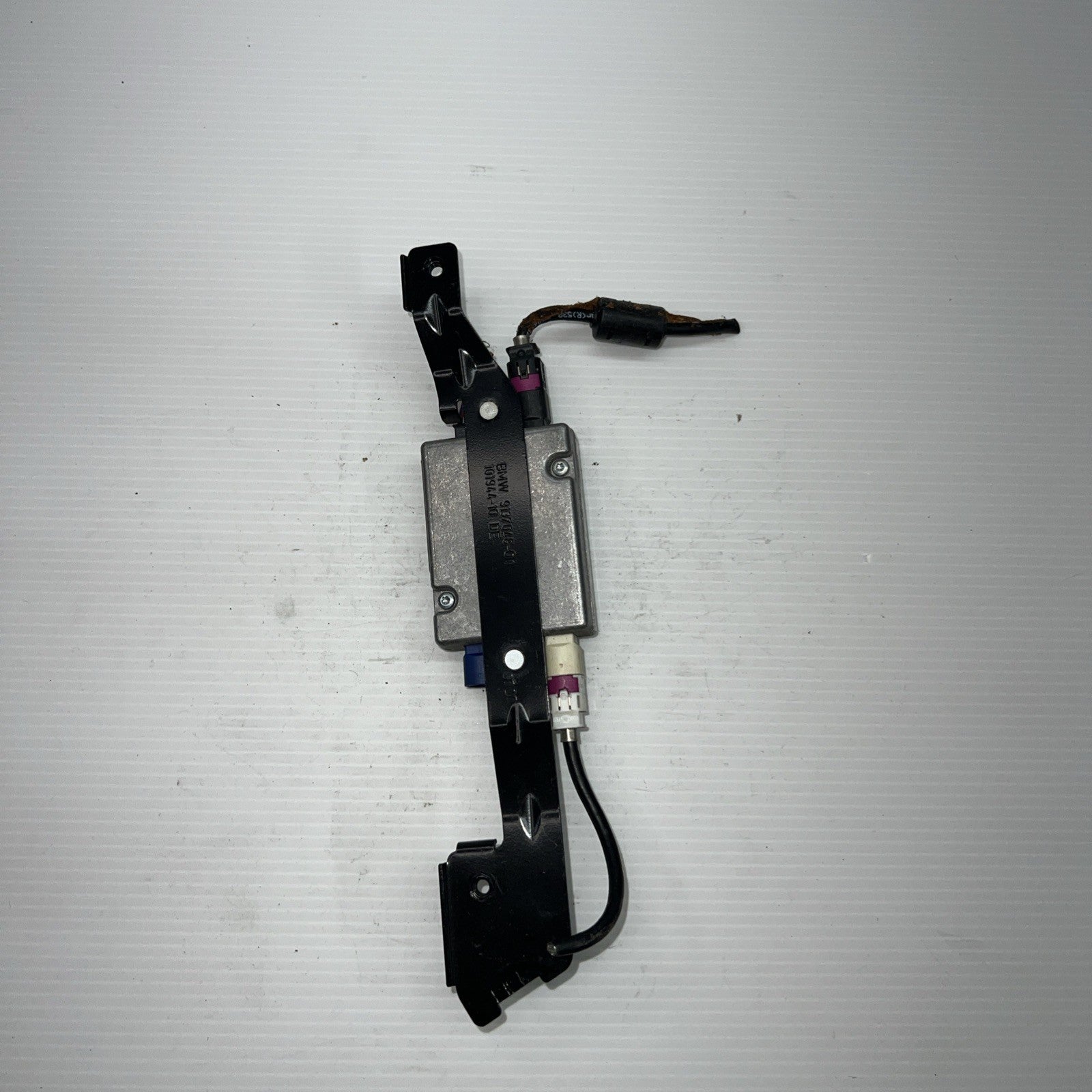 2008-2016 BMW 535I 550I Hub Audio Antenna Control Module w/ Bracket 9123739 OEM.