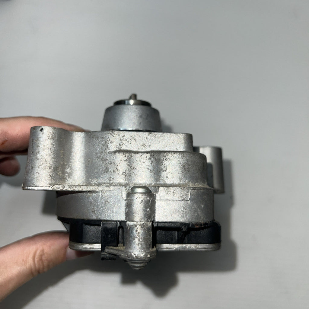 2012-2015 BMW X1 - Transfer CASE Motor / Module 8643153