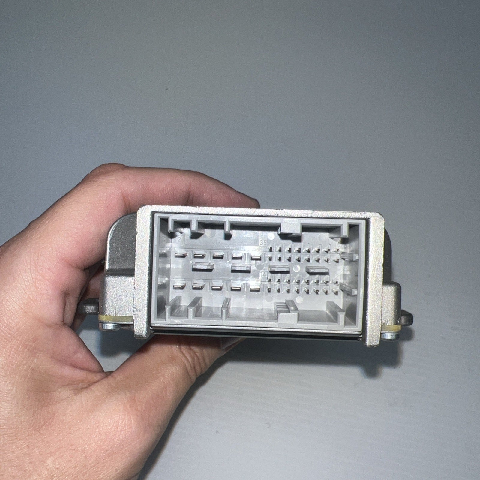 2011-2016 BMW F10 528i 535i 550i Harman Becker HS B101 AMP Amplifier 682111001