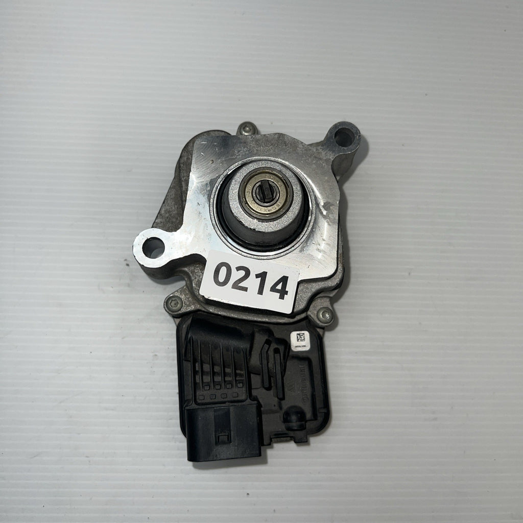 2012-2015 BMW X1 - Transfer CASE Motor / Module 8643153