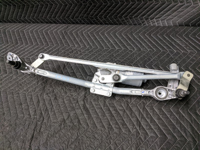 BMW E90/E93 3-Series M3 Windshield Wiper Linkage With Motor Valeo 6978263