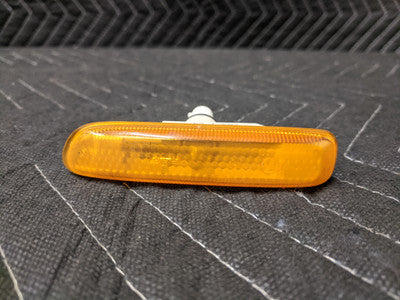 BMW E46 3-Series Side Marker Turn Signal Amber Right 63138370720