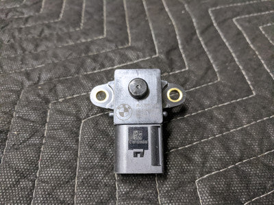 BMW E60/E65/E90 Differential Air Pressure Sensor 13628617097